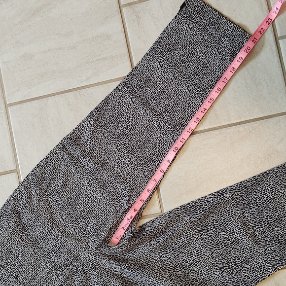 Coldwater Creek Capri Pants with Vented Hem, Hidden Hook Close 4 - Picture 7 of 14